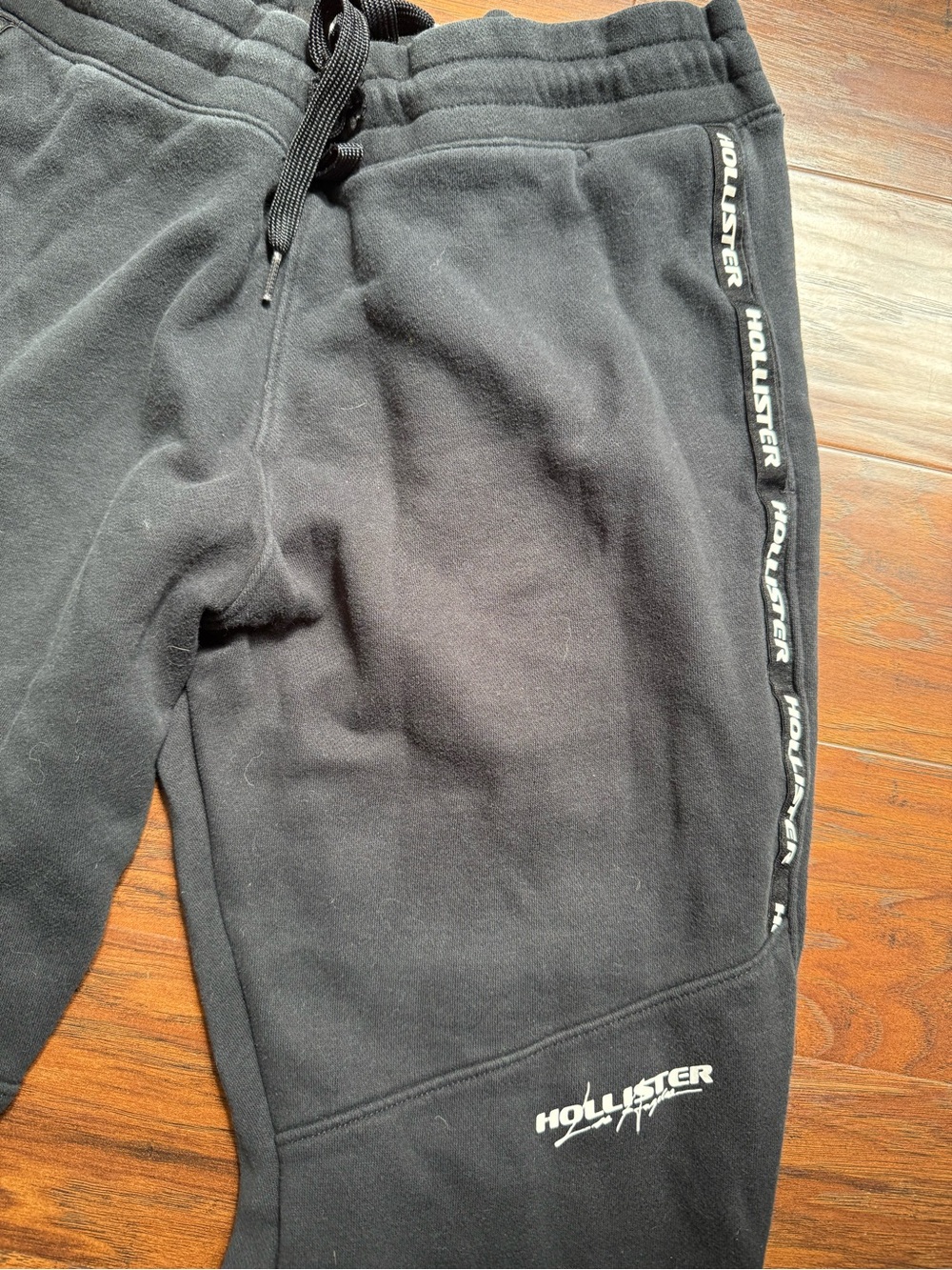 Hollister Black Men's Logo-Trim Jogger Pants - Picture 2 of 4